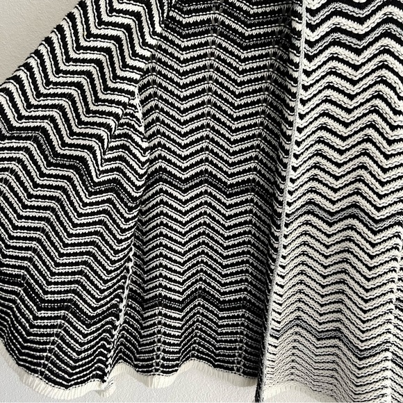 Chicos Geometric Metallic Open Front Knit Cardigan Size Medium - Picture 3 of 7